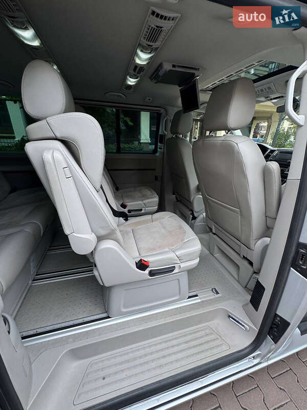Минивэн Volkswagen Multivan 2016 в Киеве