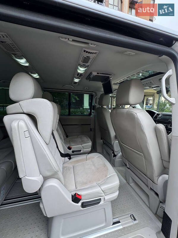 Минивэн Volkswagen Multivan 2016 в Киеве