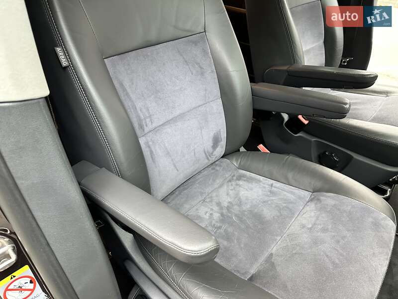 Минивэн Volkswagen Multivan 2012 в Киеве