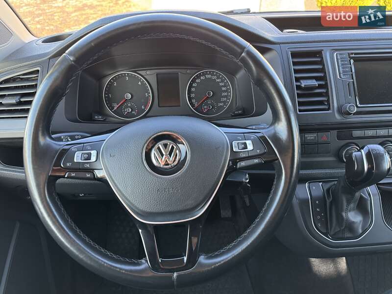 Минивэн Volkswagen Multivan 2016 в Львове