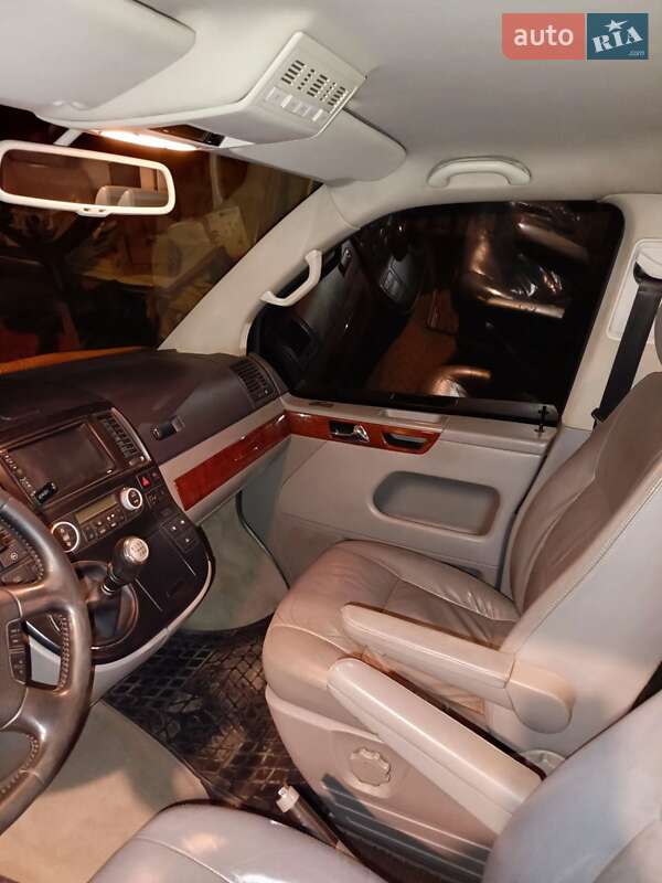 Минивэн Volkswagen Multivan 2006 в Краматорске