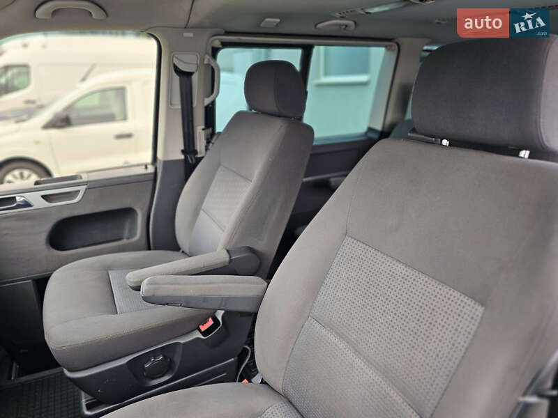 Минивэн Volkswagen Multivan 2004 в Ровно