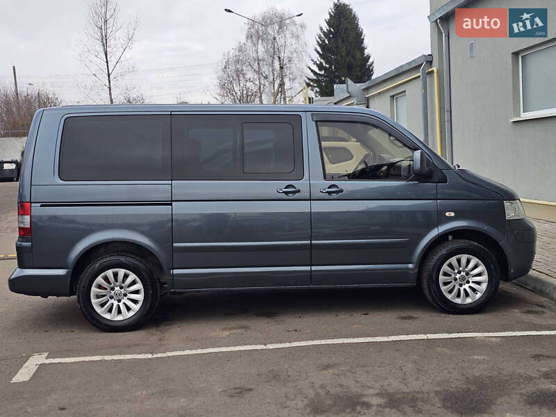 Минивэн Volkswagen Multivan 2004 в Ровно