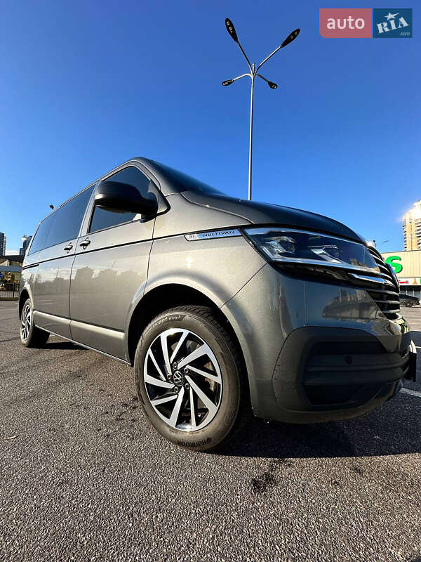 Минивэн Volkswagen Multivan 2020 в Киеве