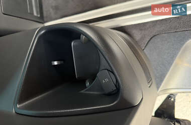 Минивэн Volkswagen Multivan 2021 в 