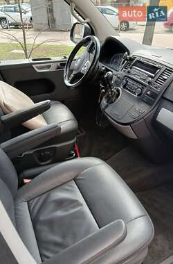 Мінівен Volkswagen Multivan 2013 в 