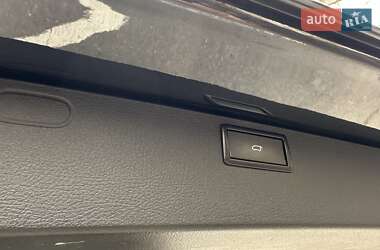 Минивэн Volkswagen Multivan 2016 в 