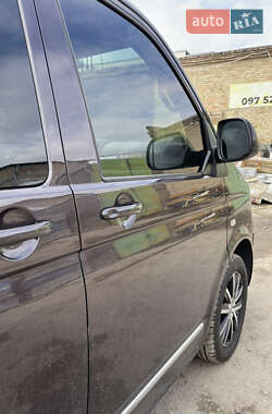 Мінівен Volkswagen Multivan 2013 в 