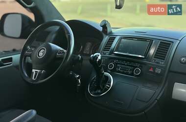Минивэн Volkswagen Multivan 2010 в 