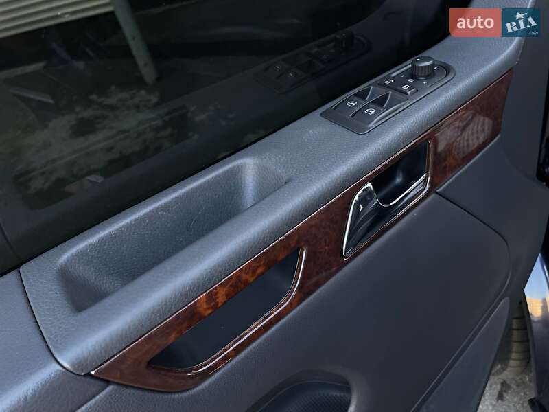 Минивэн Volkswagen Multivan 2015 в Киеве