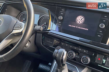 Минивэн Volkswagen Multivan 2020 в 