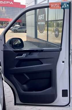 Минивэн Volkswagen Multivan 2020 в 