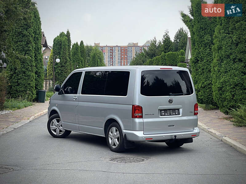 Мінівен Volkswagen Multivan 2011 в Дніпрі