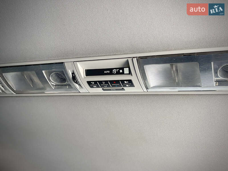 Мінівен Volkswagen Multivan 2011 в Дніпрі
