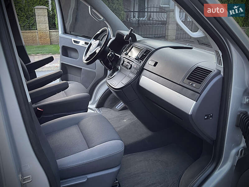 Мінівен Volkswagen Multivan 2011 в Дніпрі