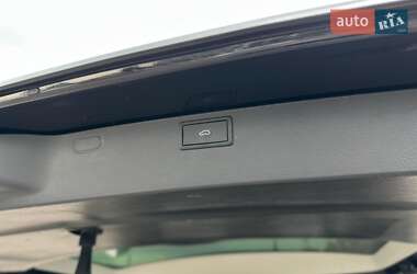 Мінівен Volkswagen Multivan 2020 в 