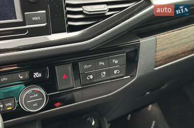 Мінівен Volkswagen Multivan 2020 в 