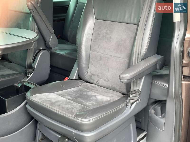 Мінівен Volkswagen Multivan 2013 в Києві
