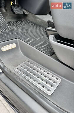 Минивэн Volkswagen Multivan 2012 в 