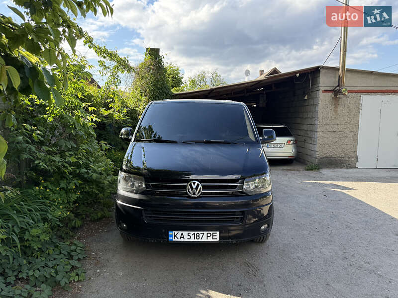Мінівен Volkswagen Multivan 2013 в 