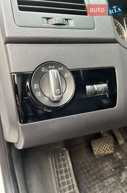 Мінівен Volkswagen Multivan 2013 в 