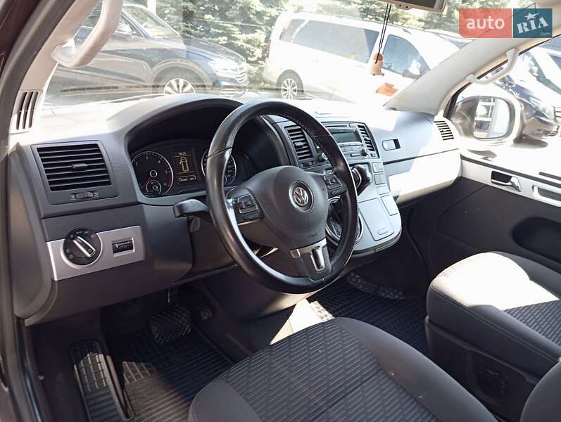 Минивэн Volkswagen Multivan 2011 в Киеве