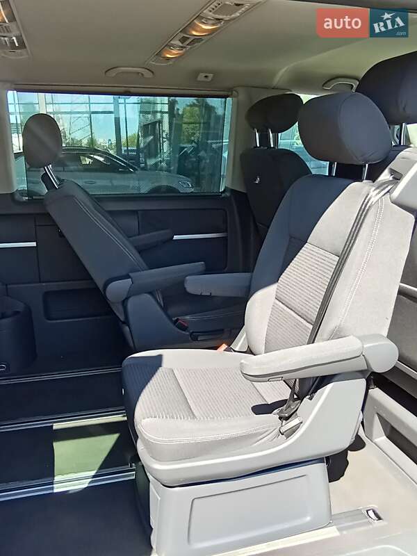 Минивэн Volkswagen Multivan 2011 в Киеве