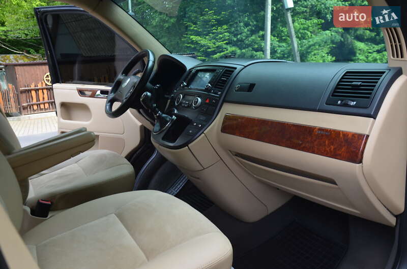 Минивэн Volkswagen Multivan 2008 в Трускавце
