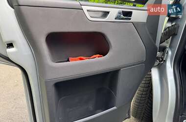 Минивэн Volkswagen Multivan 2012 в 