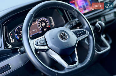 Минивэн Volkswagen Multivan 2020 в 
