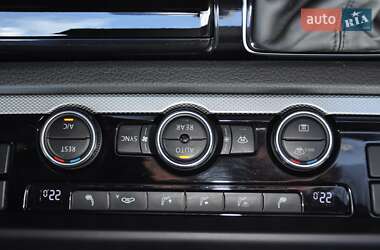 Минивэн Volkswagen Multivan 2015 в 