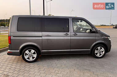 Мінівен Volkswagen Multivan 2022 в 