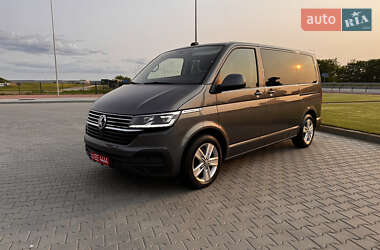 Мінівен Volkswagen Multivan 2022 в 