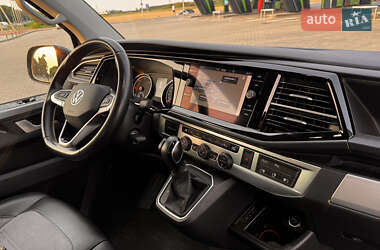 Мінівен Volkswagen Multivan 2022 в 