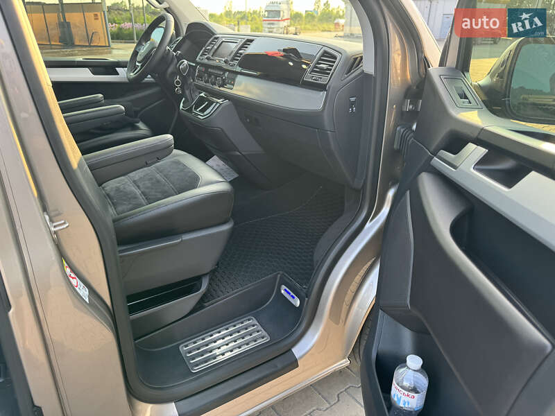 Минивэн Volkswagen Multivan 2018 в Луцке