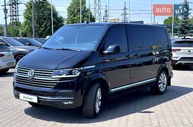 Минивэн Volkswagen Multivan 2023 в 