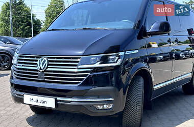 Минивэн Volkswagen Multivan 2023 в 