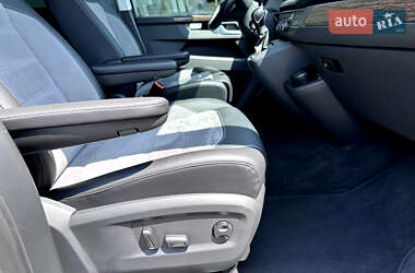 Минивэн Volkswagen Multivan 2023 в 