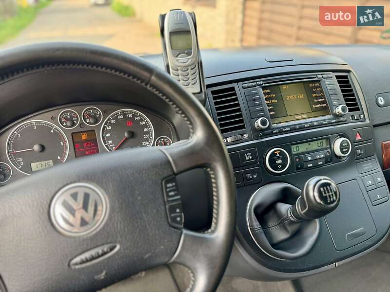 Минивэн Volkswagen Multivan 2009 в Казатине
