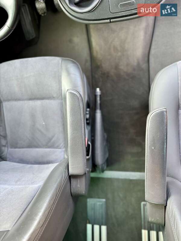 Минивэн Volkswagen Multivan 2009 в Казатине