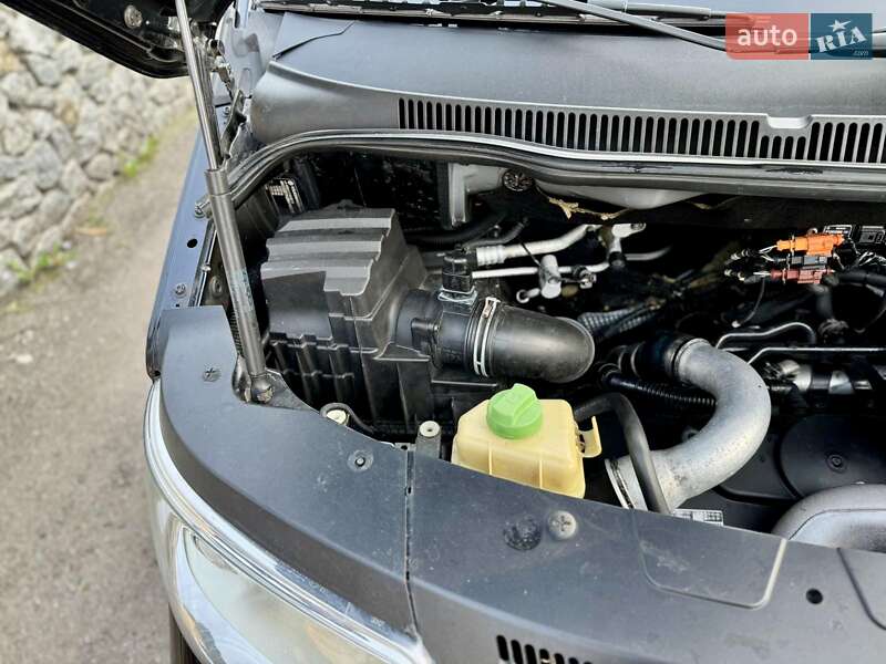 Минивэн Volkswagen Multivan 2009 в Казатине