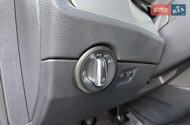 Минивэн Volkswagen Multivan 2016 в 