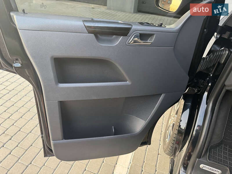 Минивэн Volkswagen Multivan 2010 в Виннице