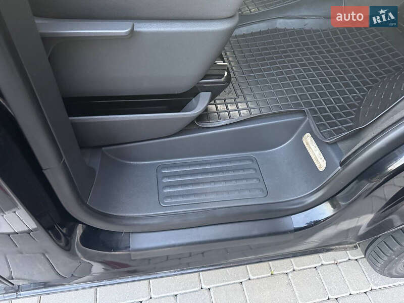 Минивэн Volkswagen Multivan 2010 в Виннице