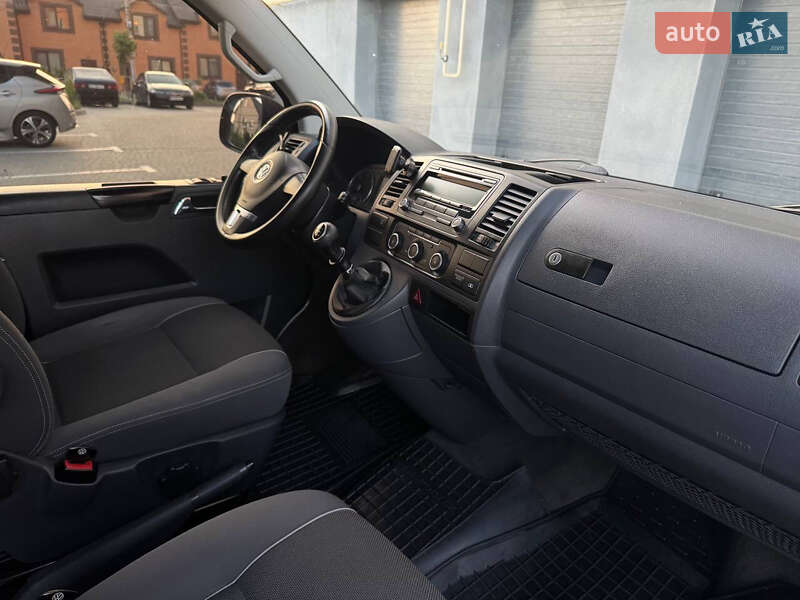 Минивэн Volkswagen Multivan 2010 в Виннице