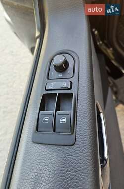 Минивэн Volkswagen Multivan 2012 в 