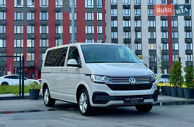 Минивэн Volkswagen Multivan 2020 в 