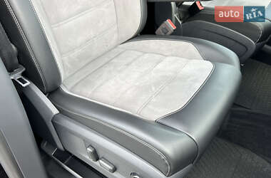 Минивэн Volkswagen Multivan 2020 в 