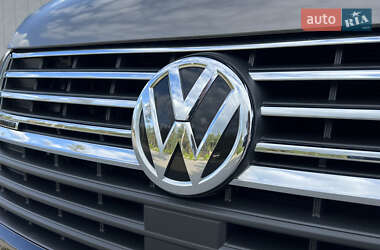 Минивэн Volkswagen Multivan 2020 в 