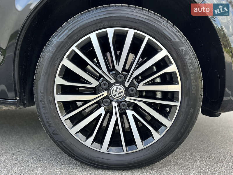 Минивэн Volkswagen Multivan 2020 в Киеве